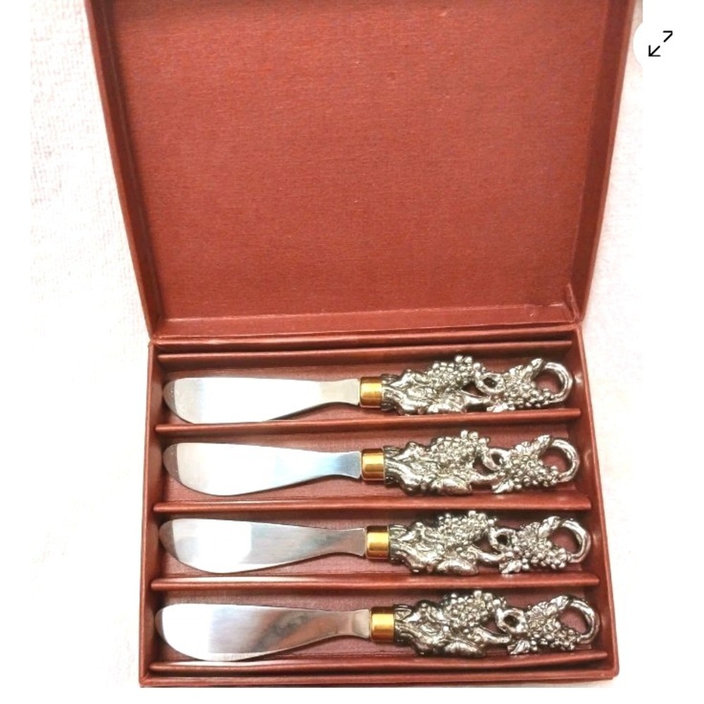 Set of 4 Vintage Arthur Court Tuscan Grapes Cheese Spreader Butter Knife Italian